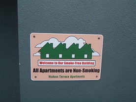 Smoke free plaque